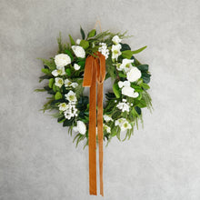 Load image into Gallery viewer, Wreath with White Berries