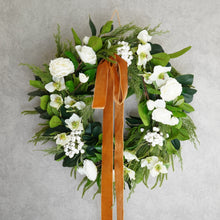 Load image into Gallery viewer, Wreath with White Berries