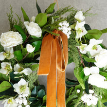 Load image into Gallery viewer, Wreath with White Berries