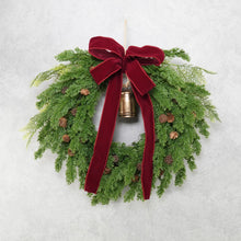 Load image into Gallery viewer, Christmas Wreath with pine cones
