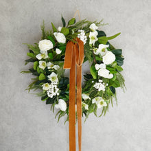 Load image into Gallery viewer, Wreath with White Berries
