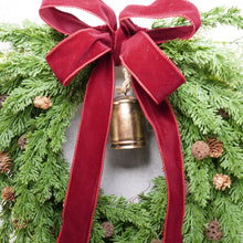 Load image into Gallery viewer, Christmas Wreath with pine cones
