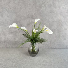 Load image into Gallery viewer, PETITE CALLA LILY
