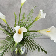 Load image into Gallery viewer, PETITE CALLA LILY
